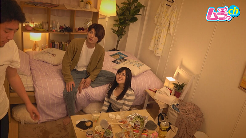 ニンゲン観察 さっきまで友達だったハズなのに勃起チ〇ポには抗えない！イケメンの長～い巨根に理性が壊れる地味っこ隠れ巨乳 002