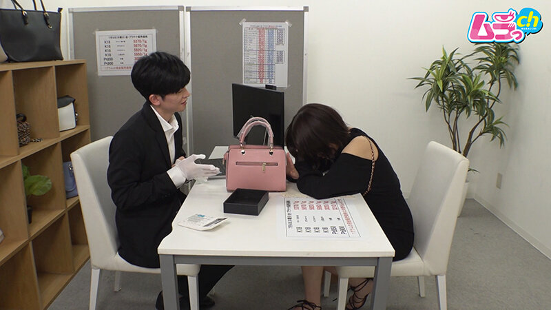 ニンゲン観察 高額査定のためならチ●ポをしゃぶる!ハメる!お金欲しさにブランド買い取り専門店でおま●こも査定してもらうパパ活女子 004